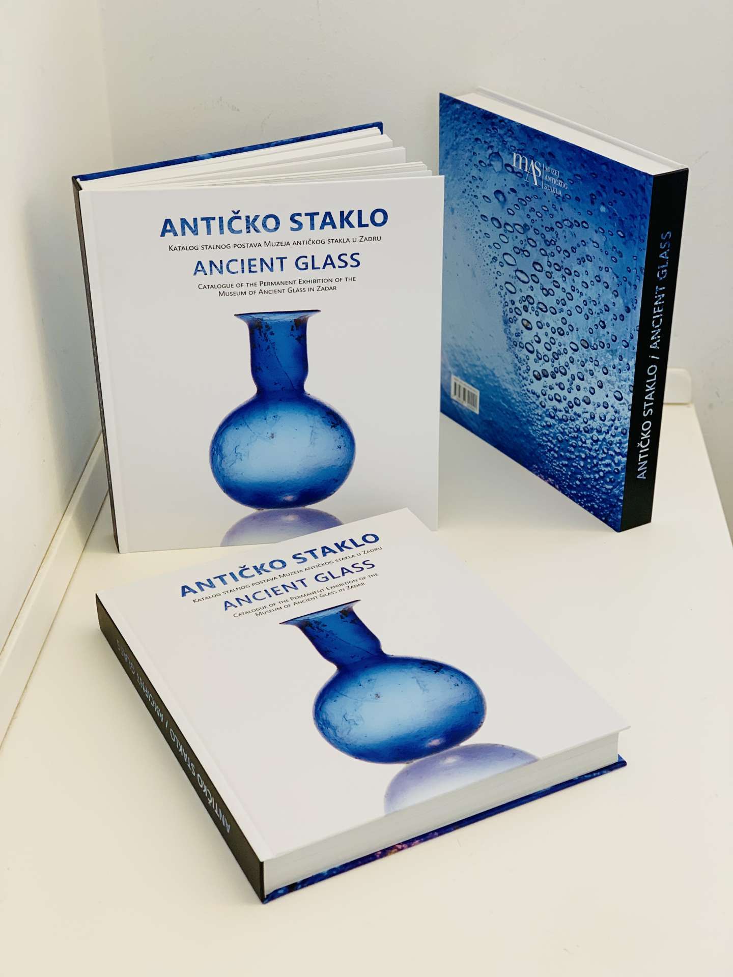ANTIČKO STAKLO - KATALOG STALNOG POSTAVA MUZEJA ANTIČKOG STAKLA U ZADRU