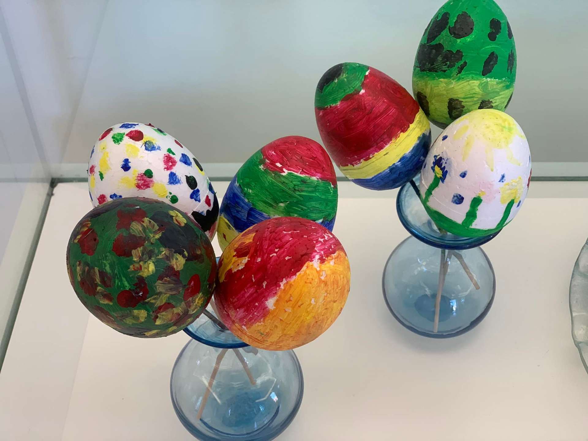 THE MAGIC OF COLORFUL GLASS - SCHOOLERS EXHIBITION - 2. A CLASS ELEMENTARY SCHOOL P. PRERADOVIĆ