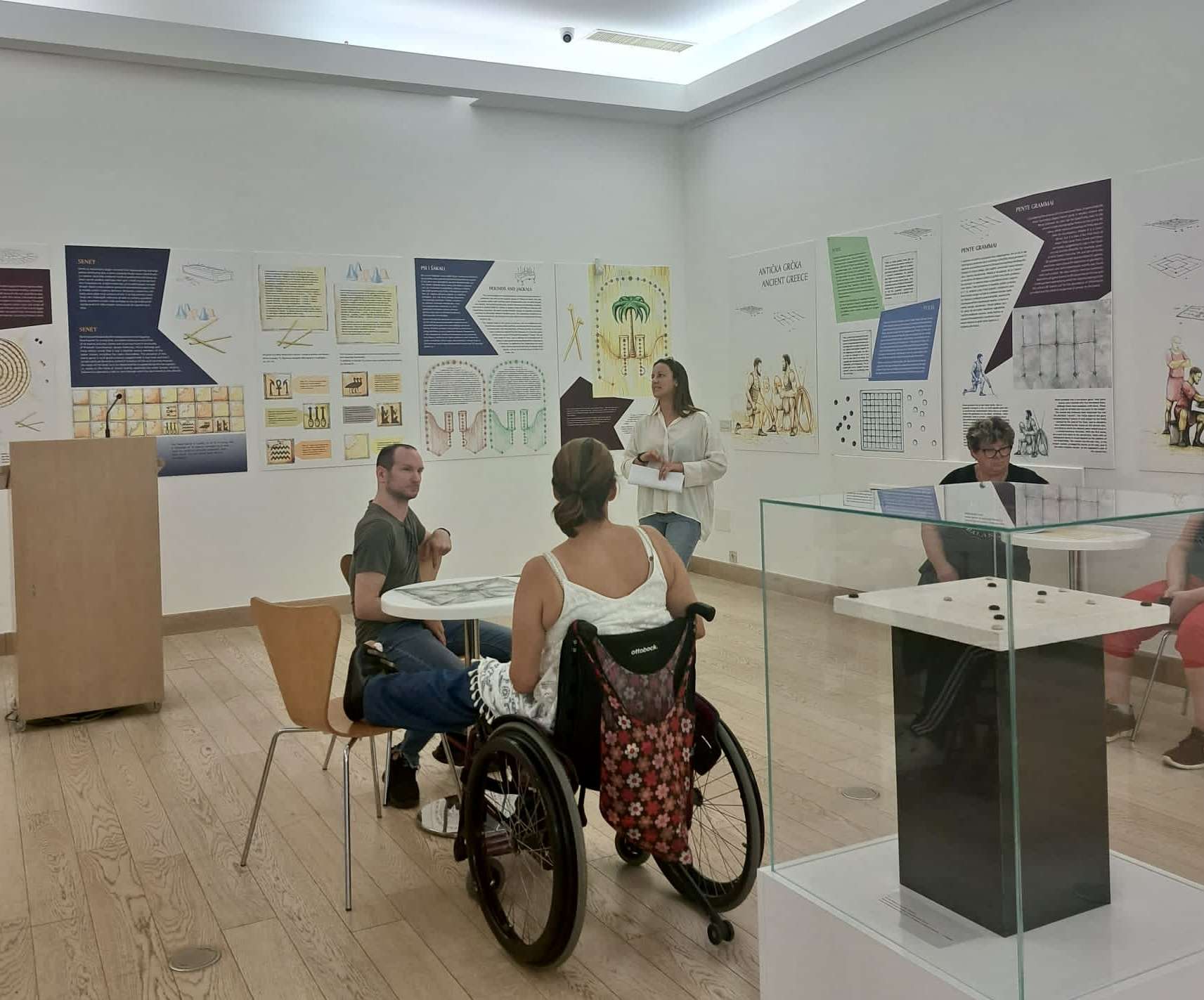 Visit of the members of the Association of the Physically Disabled of Zadar County to the Museum of Ancient Glass in Zadar