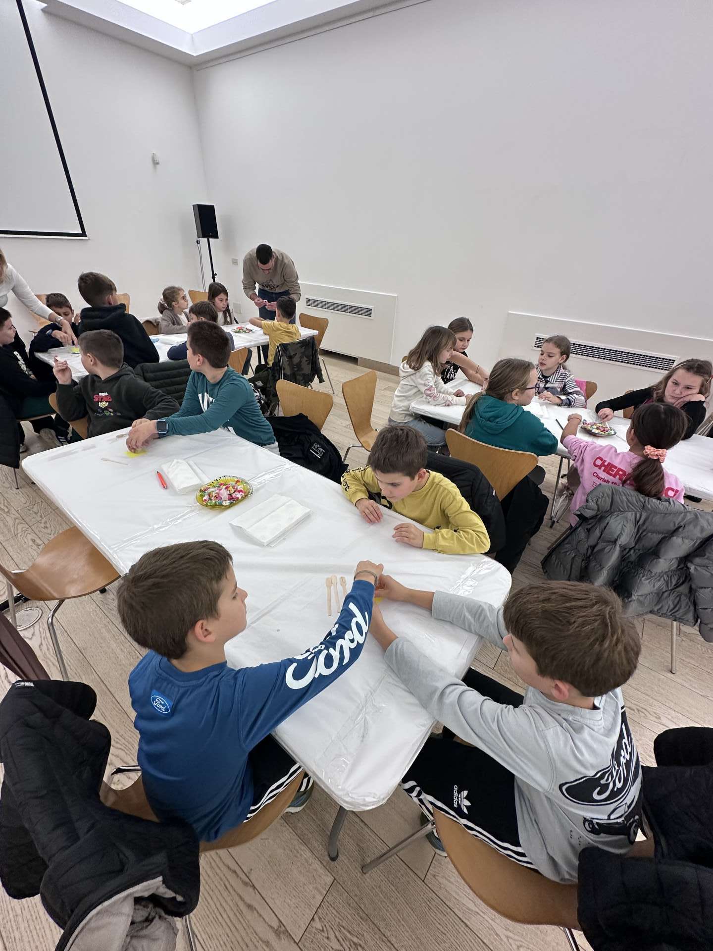 3rd grade students of Petar Preradović Elementary School at a conservation and restoration workshop