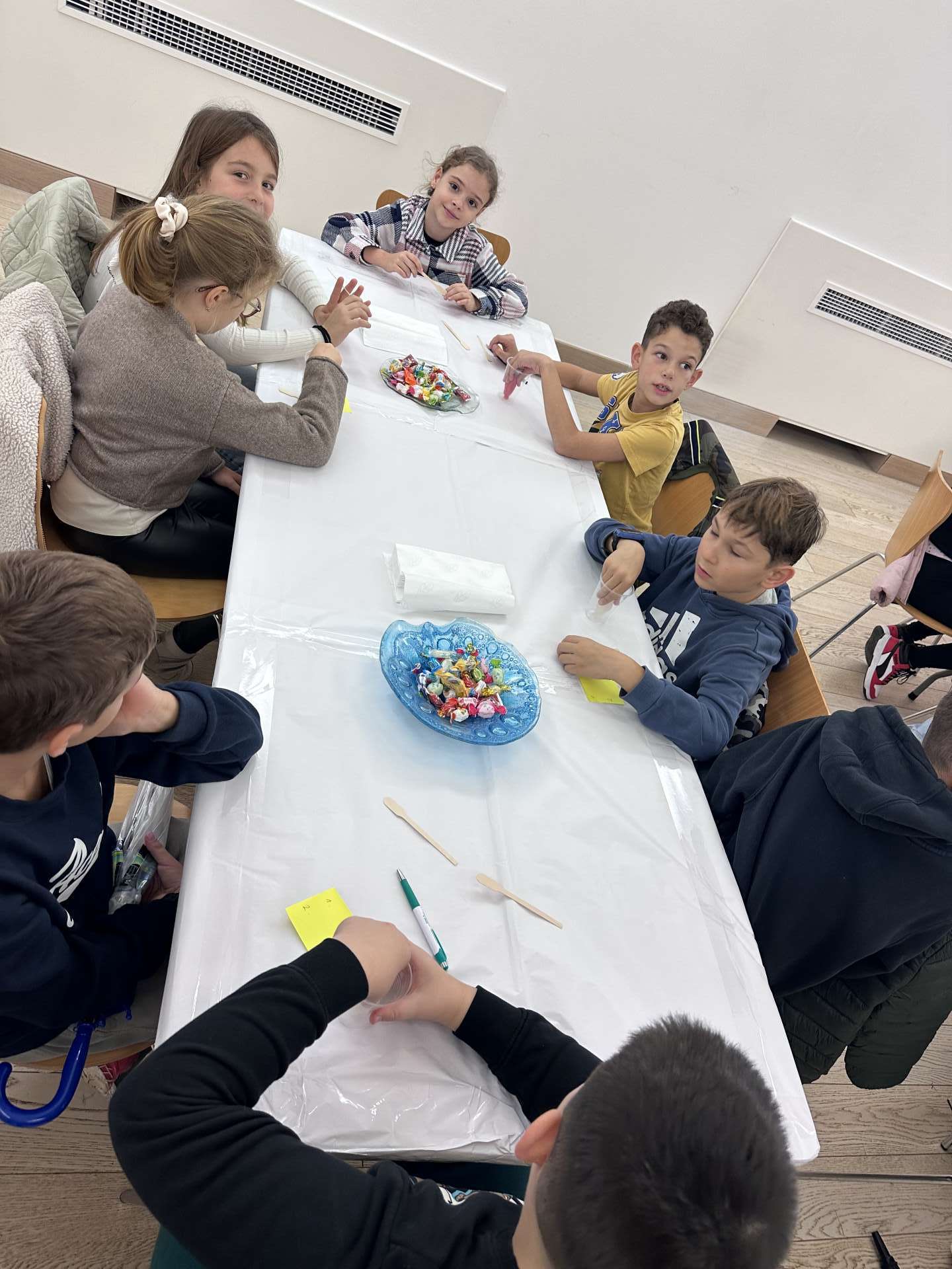 3rd grade students of Petar Preradović Elementary School at a conservation and restoration workshop