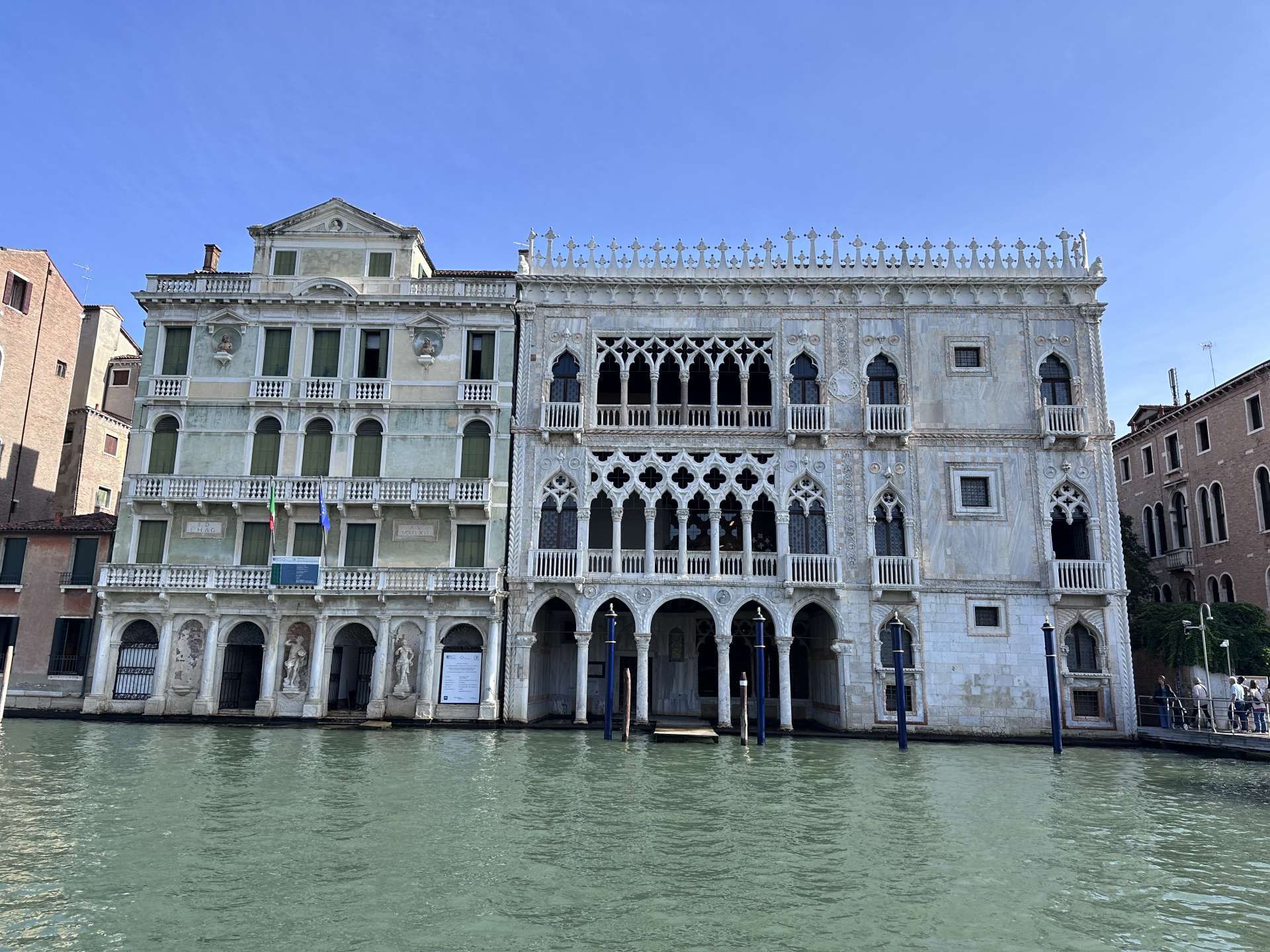 Exhibition of artistic glass jewelry "The transparent Breath" in Venice