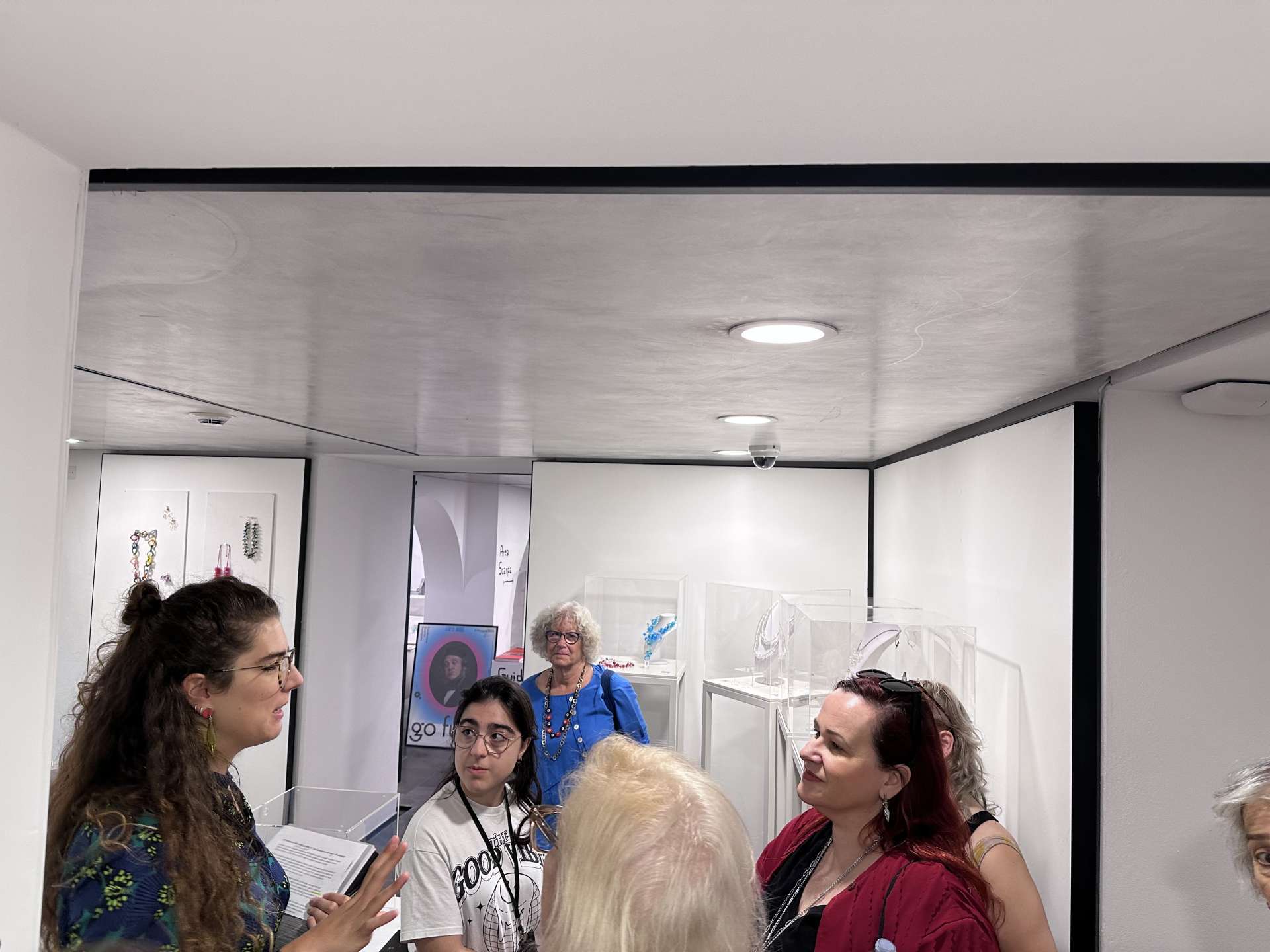 Exhibition of artistic glass jewelry "The transparent Breath" in Venice