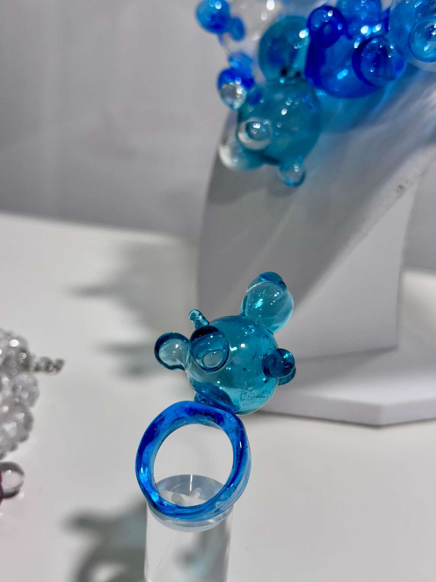 Exhibition of artistic glass jewelry "The transparent Breath" in Venice