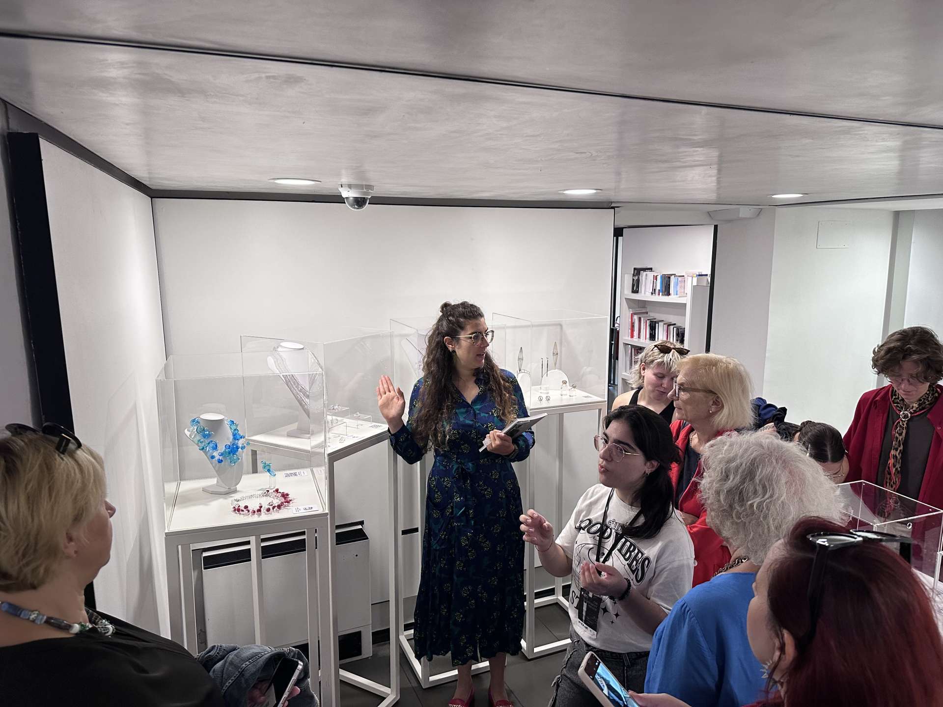 Exhibition of artistic glass jewelry "The transparent Breath" in Venice