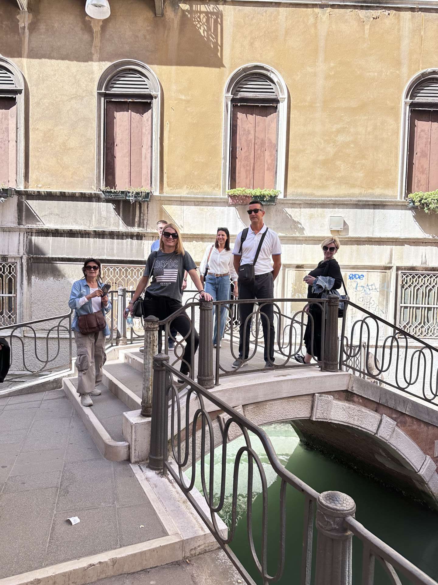 Exhibition of artistic glass jewelry "The transparent Breath" in Venice