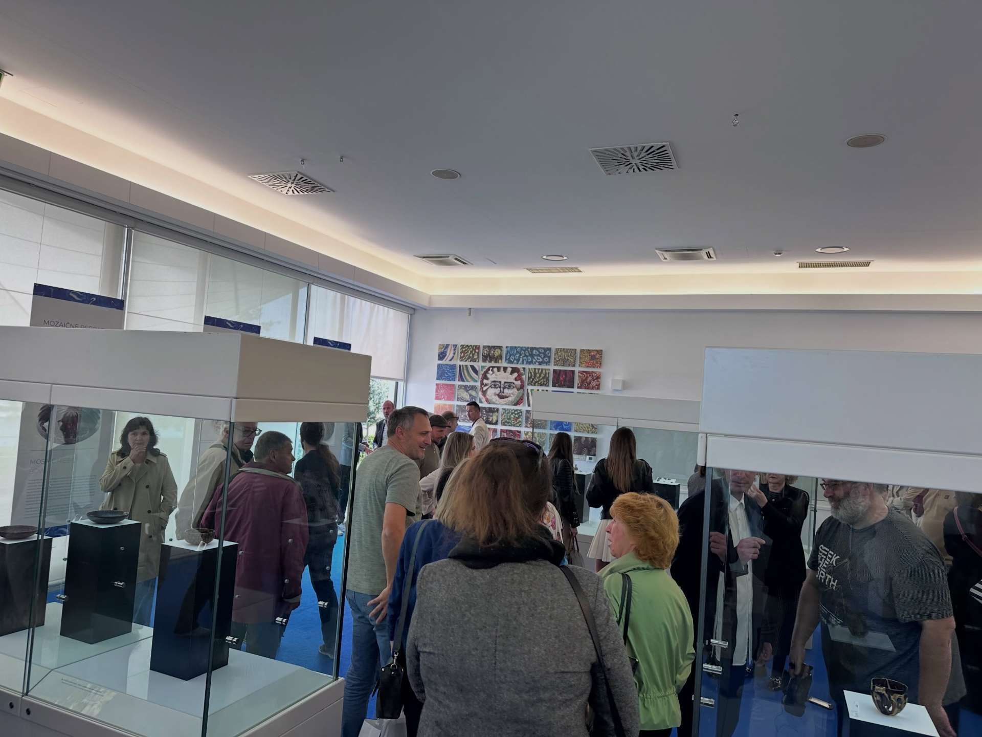 Atmosfera s otvorenja izložbe "Millefiori: antičko mozaično staklo s prostora Hrvatske”