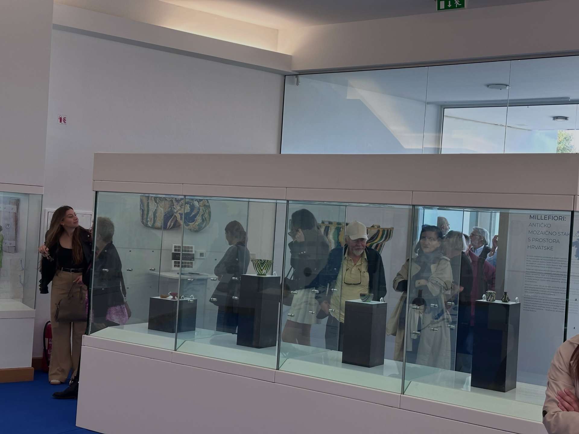 Atmosfera s otvorenja izložbe "Millefiori: antičko mozaično staklo s prostora Hrvatske”