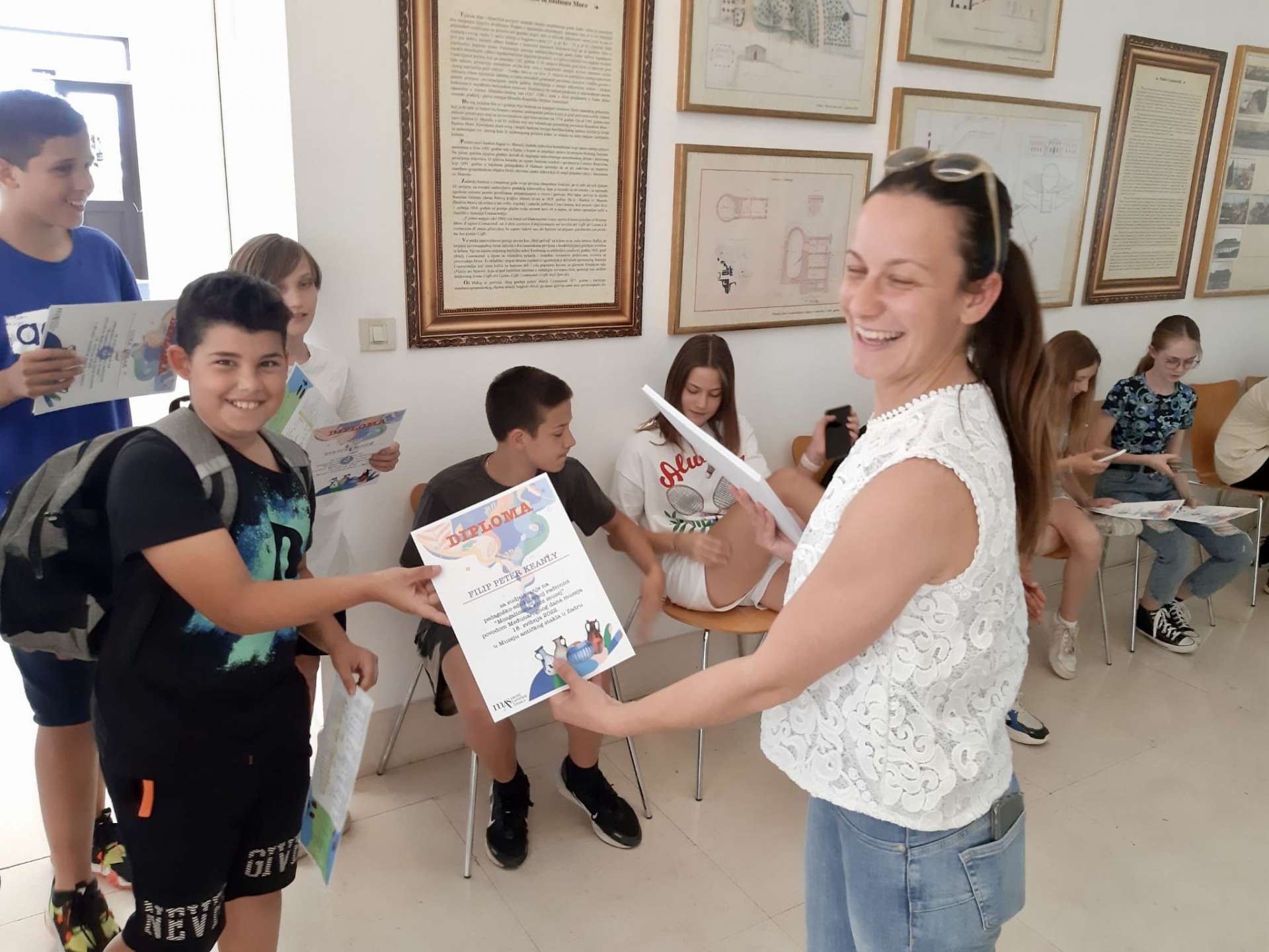 PUZZLE SOLVING IN THE MUSEUM