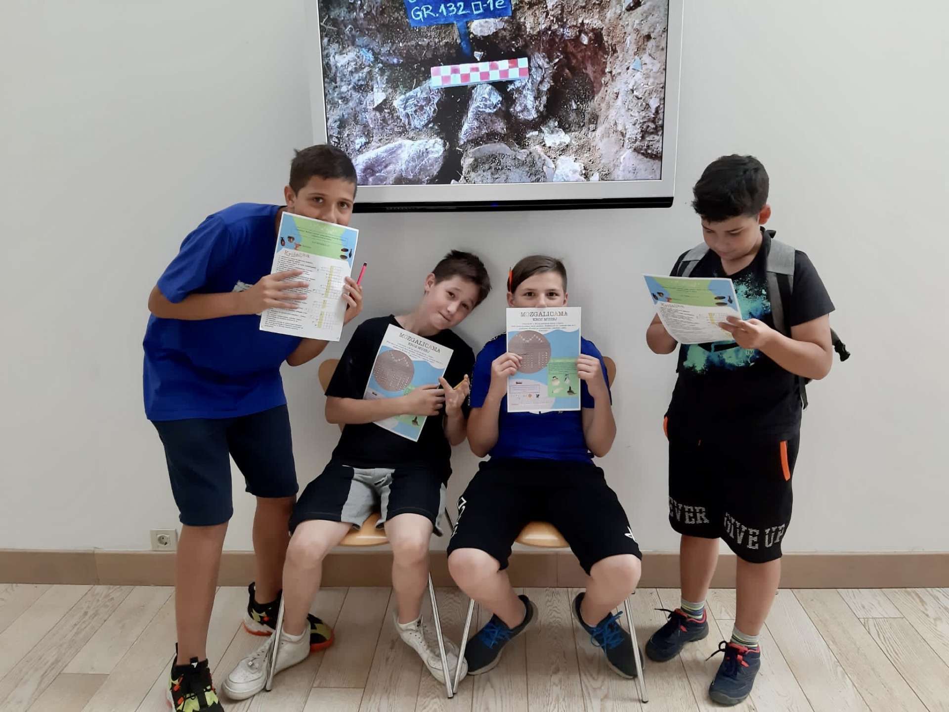 PUZZLE SOLVING IN THE MUSEUM