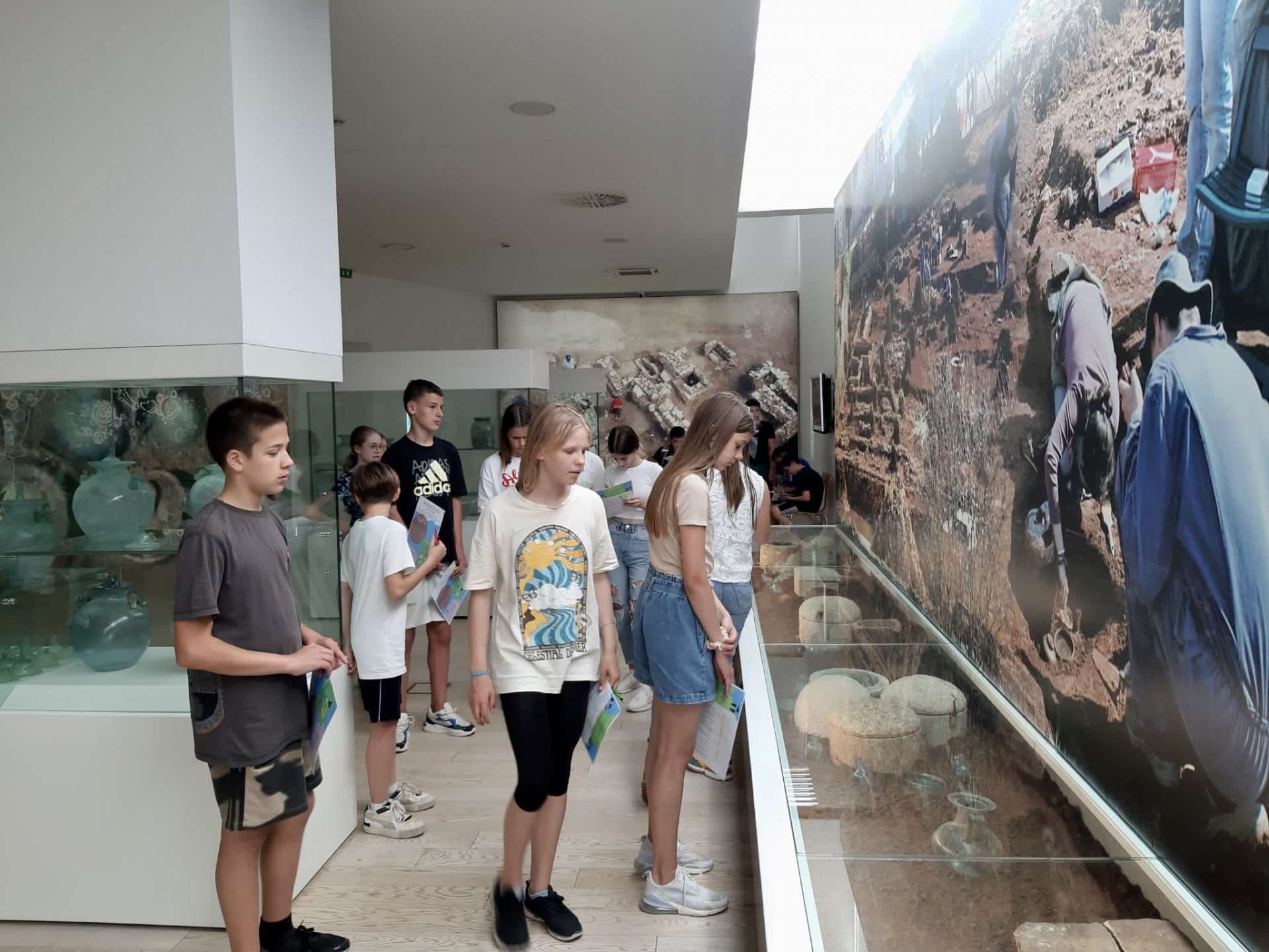 PUZZLE SOLVING IN THE MUSEUM