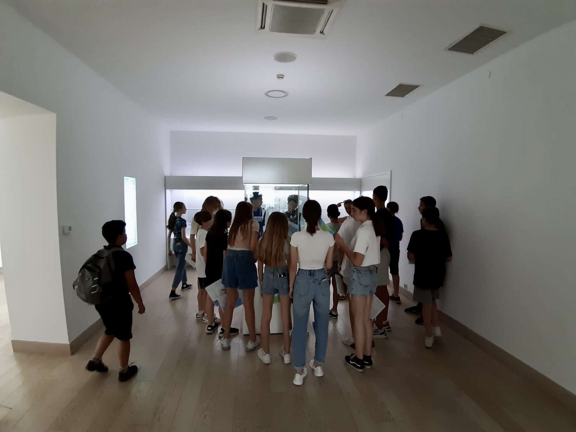 PUZZLE SOLVING IN THE MUSEUM
