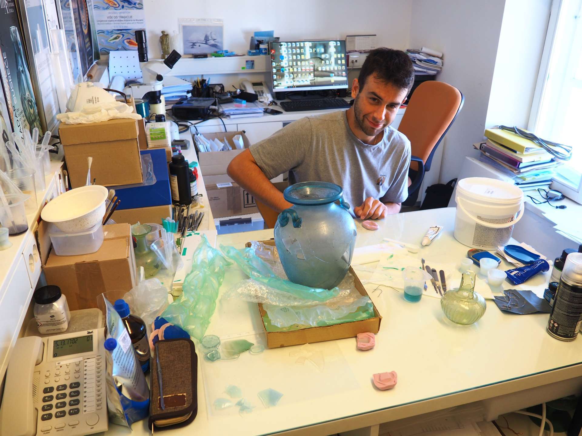 Student practice of glass conservation-restoration