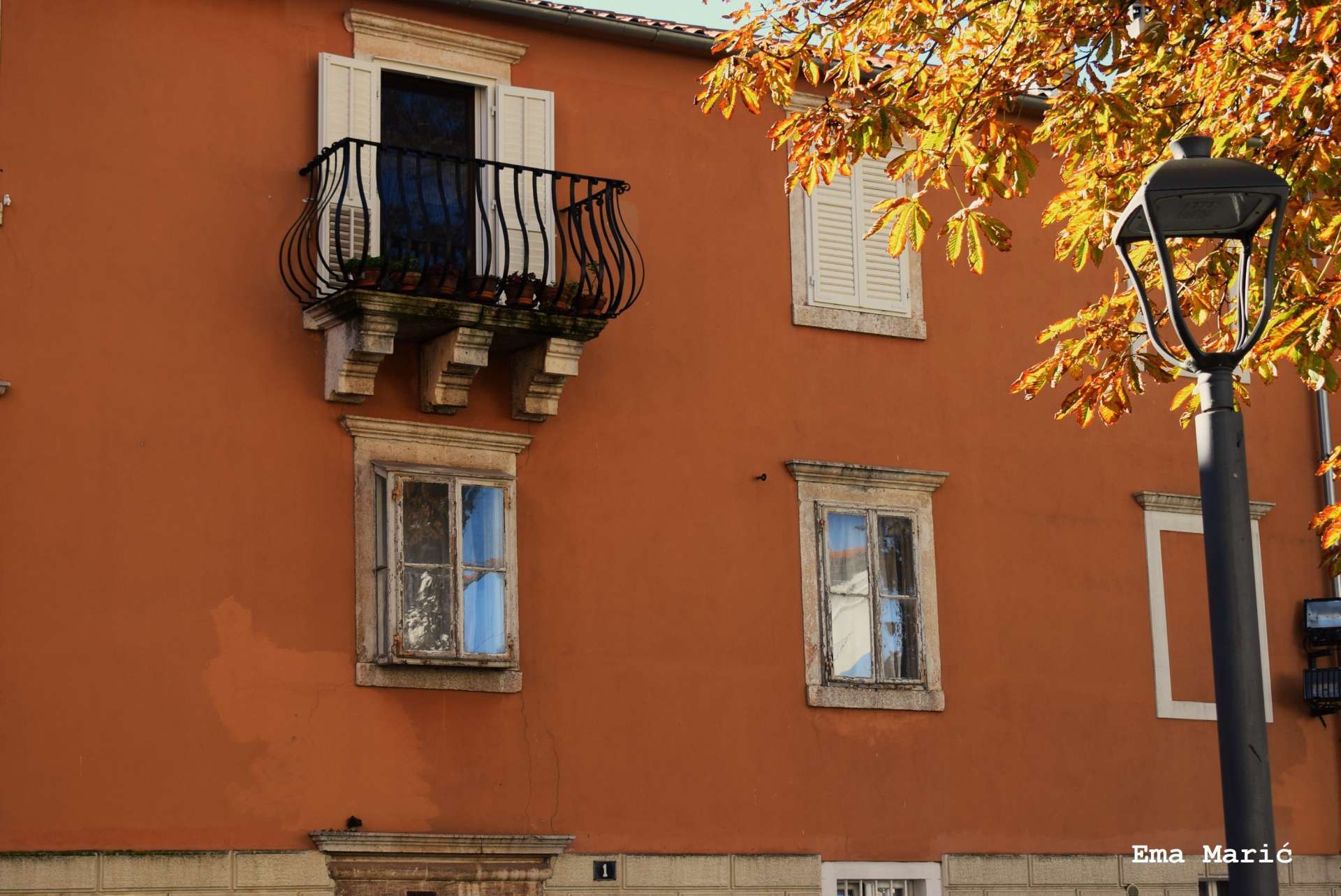 Photo exhibition "Looking into the window - looking into the past"