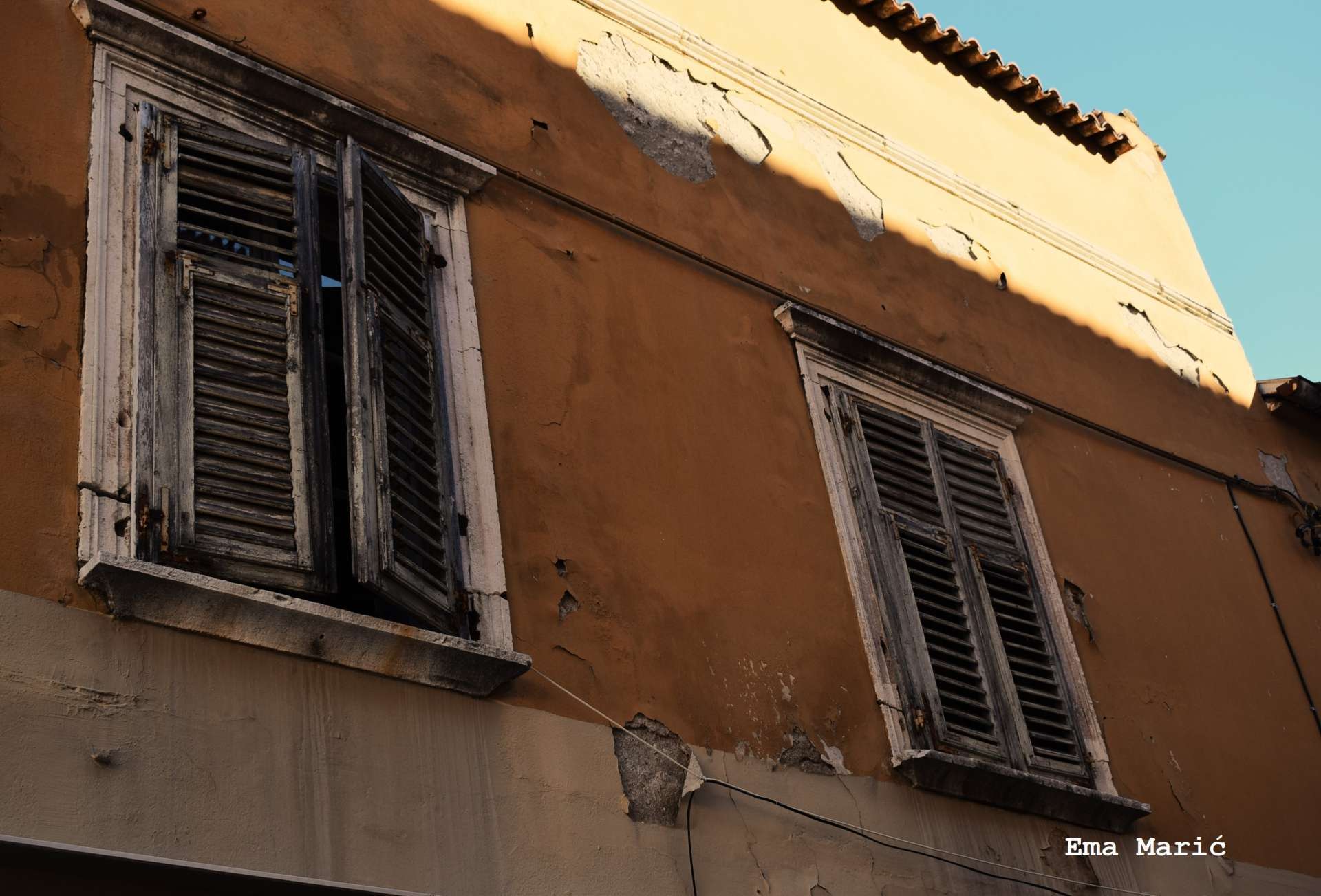 Photo exhibition "Looking into the window - looking into the past"