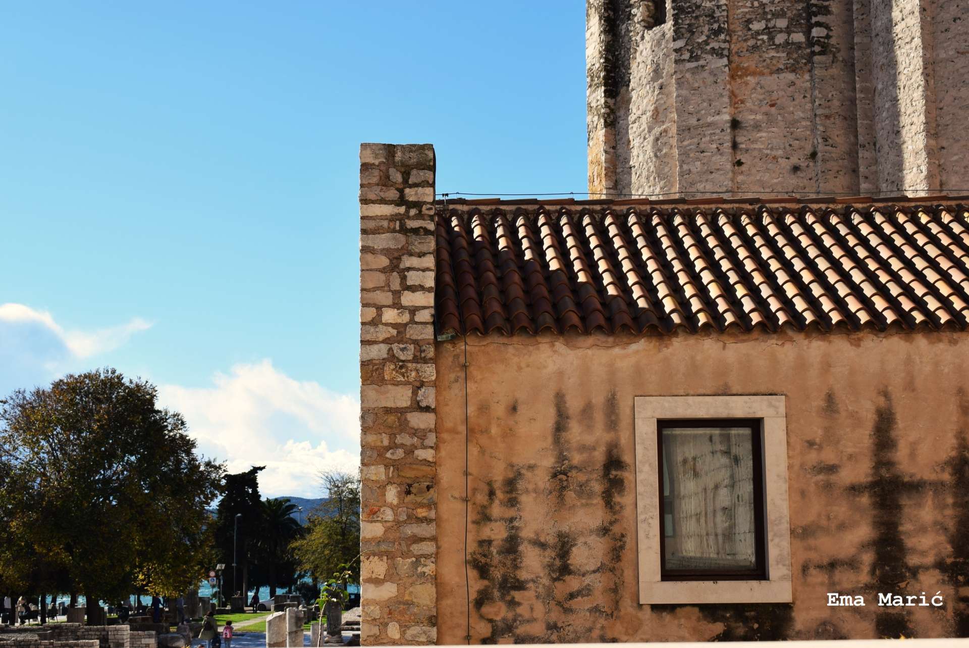 Photo exhibition "Looking into the window - looking into the past"