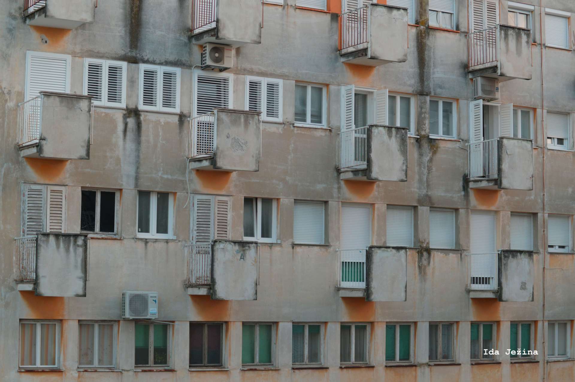 Photo exhibition "Looking into the window - looking into the past"