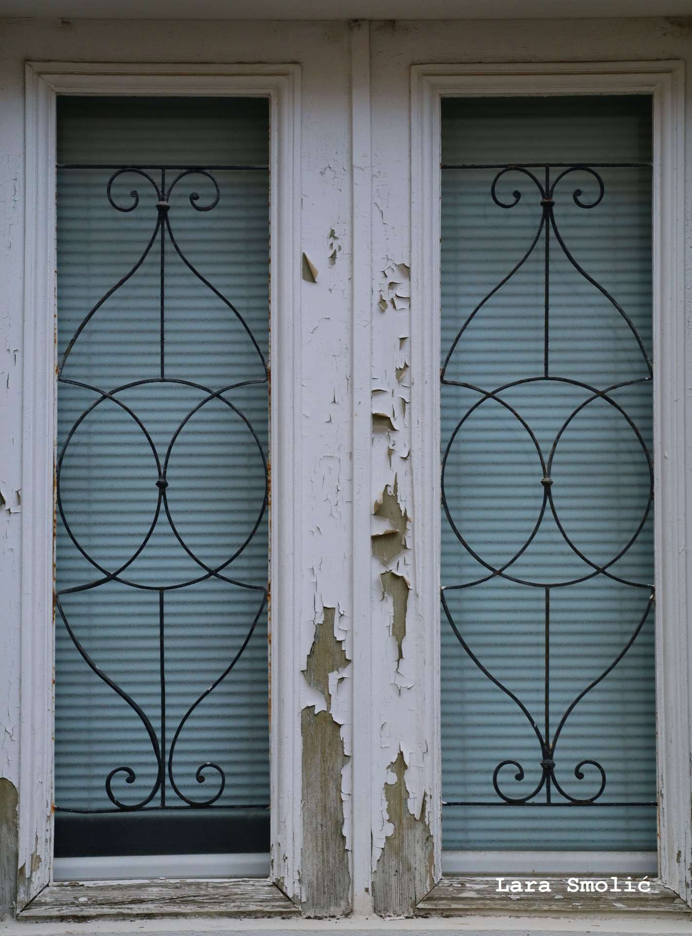 Photo exhibition "Looking into the window - looking into the past"