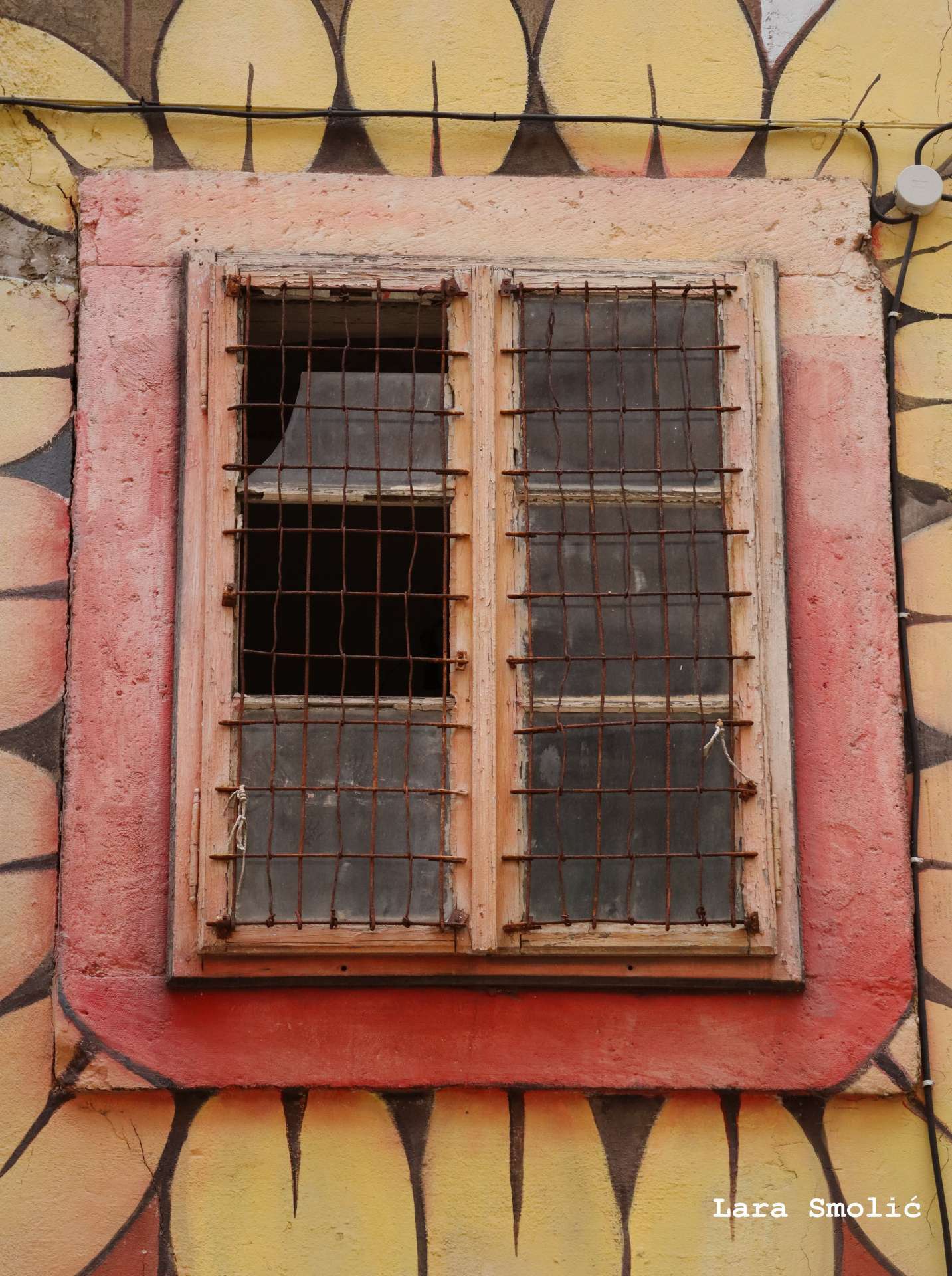 Photo exhibition "Looking into the window - looking into the past"