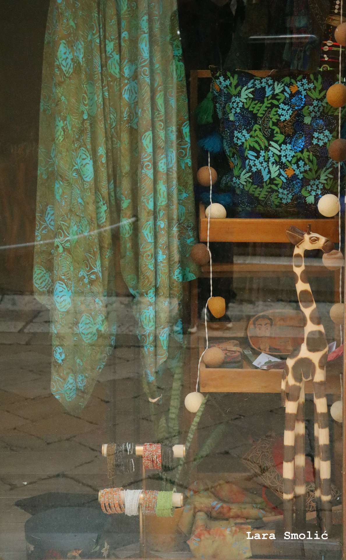 Photo exhibition "Looking into the window - looking into the past"