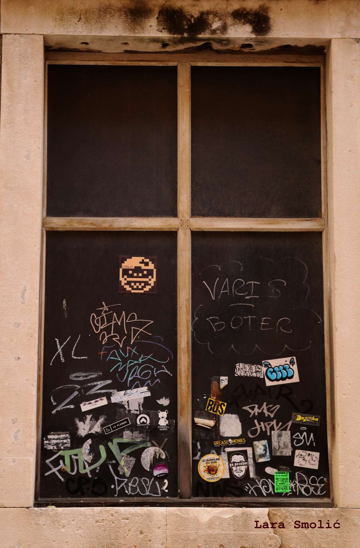 Photo exhibition "Looking into the window - looking into the past"