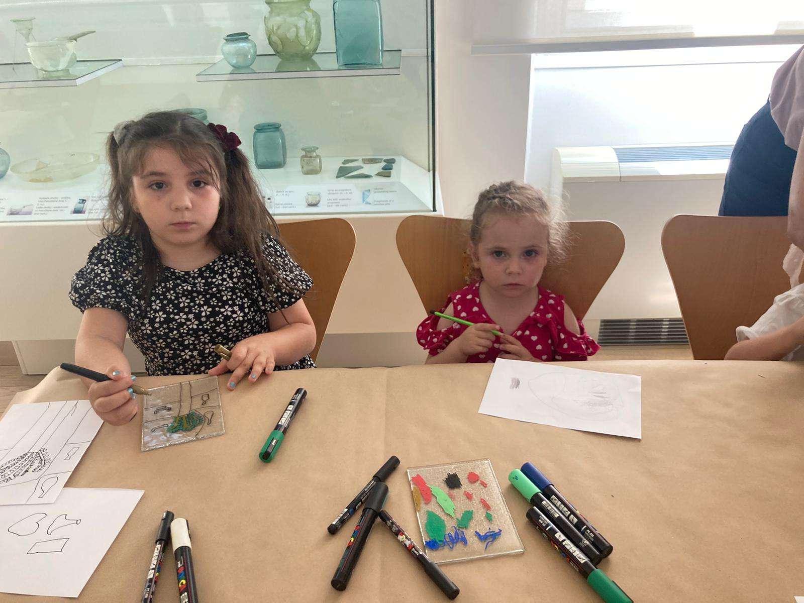 Participants of the "Žuto pače" kindergarten at the workshop "From (glass) waste to a work of art"