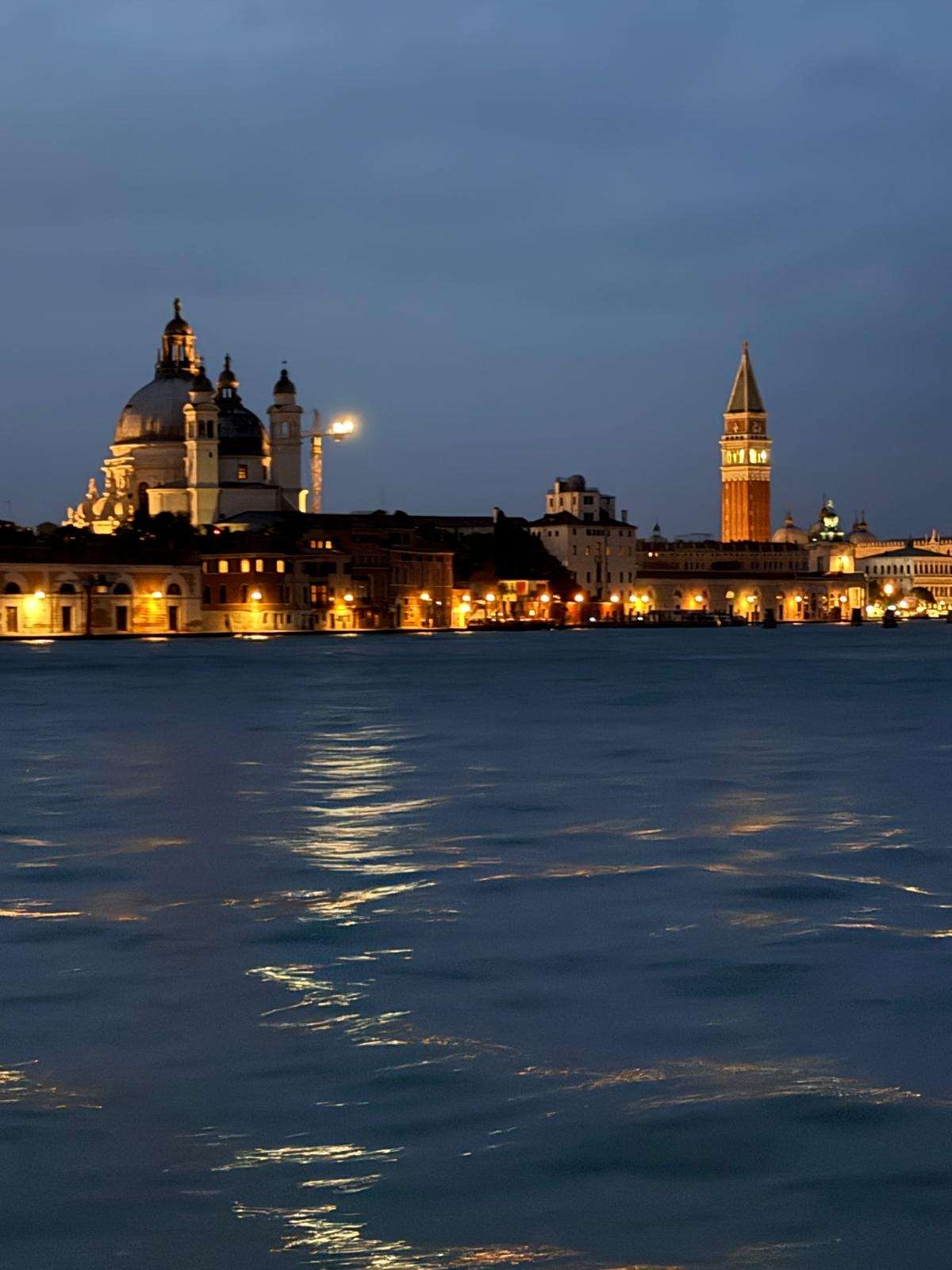 Exhibition of artistic glass jewelry "The transparent Breath" in Venice